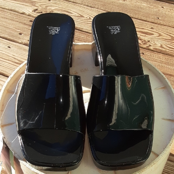 Wild Diva Shoes - Wild Diva Glossy Black Mules